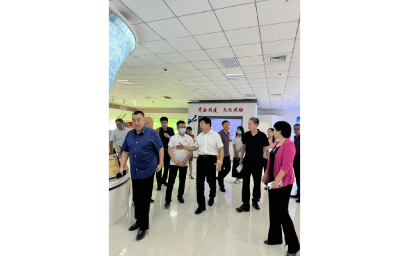 唐山市政協(xié)副主席、黨組成員董學(xué)忠一行來我公司調(diào)研視察